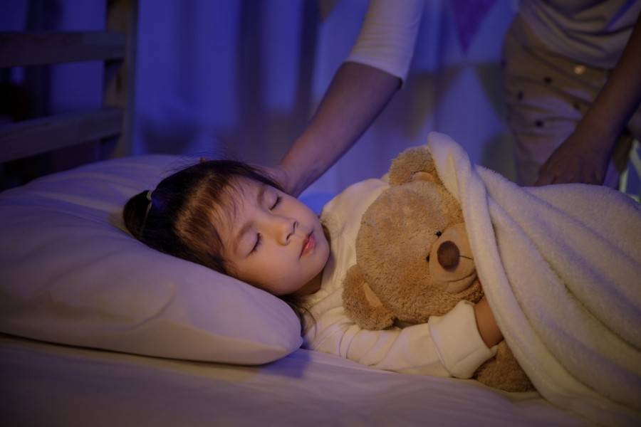 Дон24 - голод, боль или погода: что мешает детям спать?