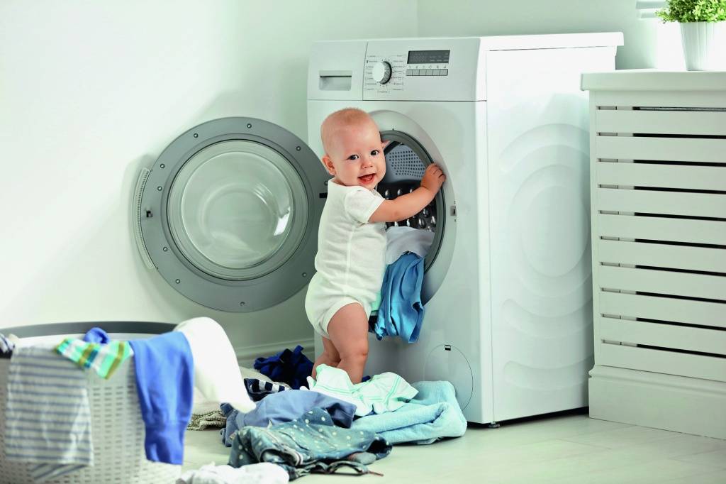 Чем стирать детские вещи для новорожденных, фото / пеленки и одежда: лучшие средства чистки