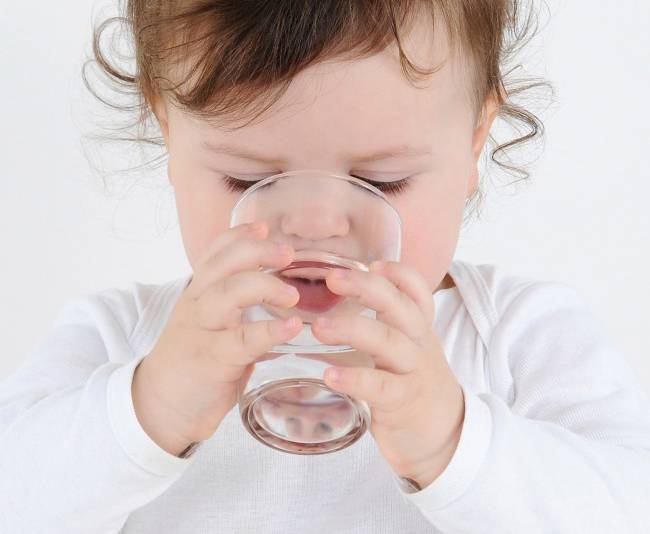 5 действенных способов научить малыша пить чистую воду | yamama