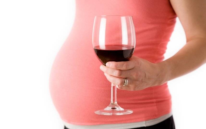 Красное вино во время беременности — польза и вред