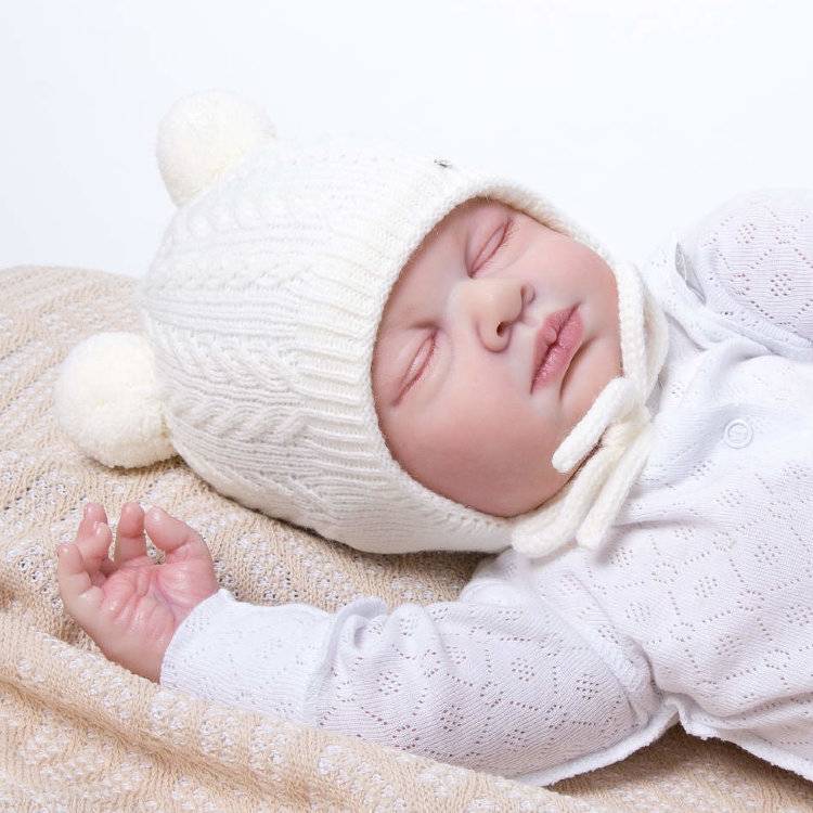 Детские вязаные спицами шапочки для новорожденного, для мальчика и девочки с описанием