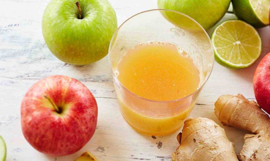 Яблочный сок – как ввести в рацион ребенка (до 1 года)