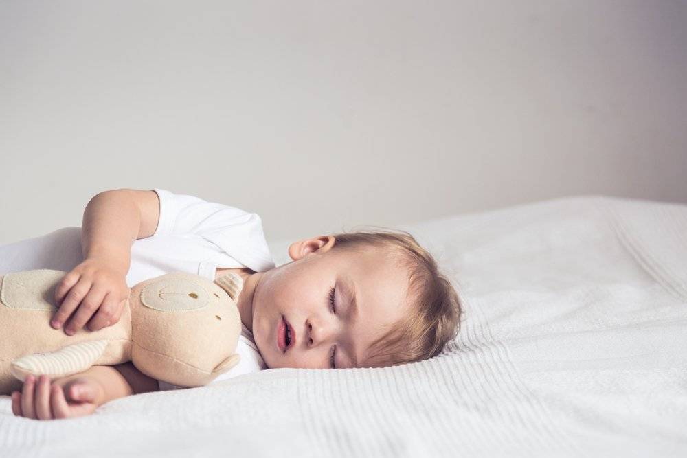Ребенок потеет во время сна: причины