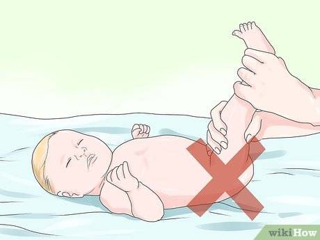 Когда и как нужно класть новорожденного на живот