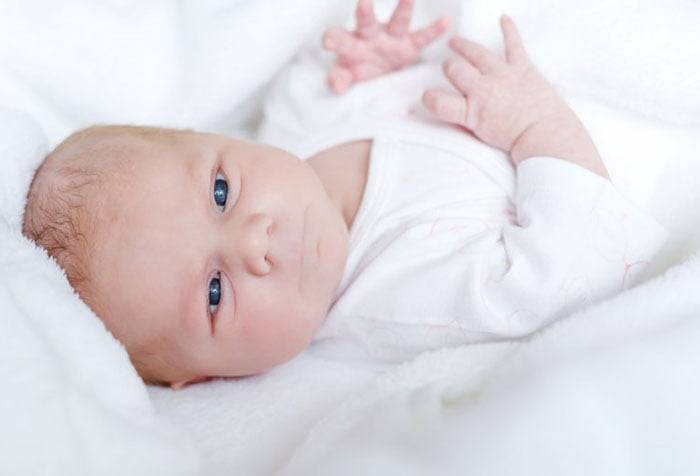 Зрение у новорожденных: этапы развития, 1 месяц жизни, как фокусируется и развивается