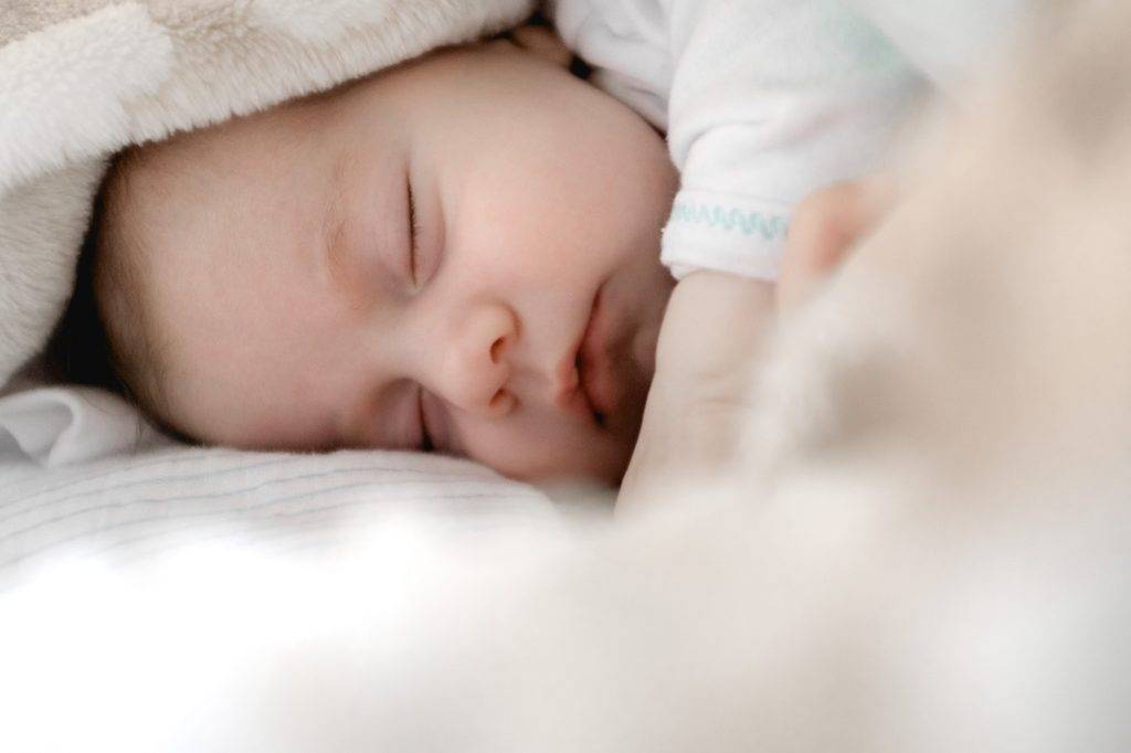 Белый шум для новорожденных. какой лучше выбрать и почему может быть вреден?