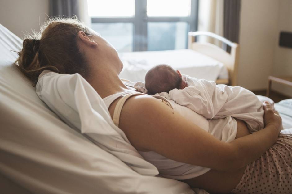 Мама и новорожденный ребенок дома. что нужно знать родителям