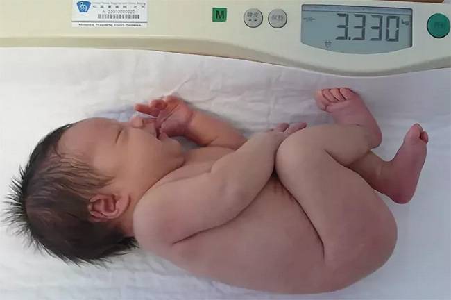 Нормальный вес новорожденного ребенка, причины отклонений : ❀saluma.ru