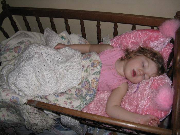 Когда грудной ребенок начинает беспрерывно спать всю ночь?