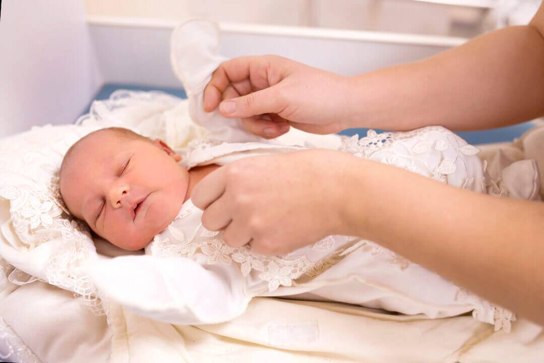Уход за новорожденным мальчиком и девочкой в первый месяц жизни