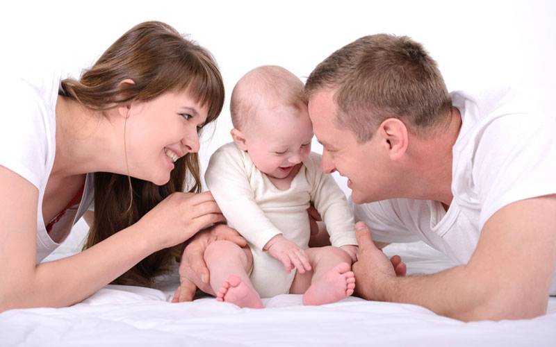 Общение с новорожденным: важность вербальных и тактильных контактов для малыша. магазин "детка" дает полезные советы мамам