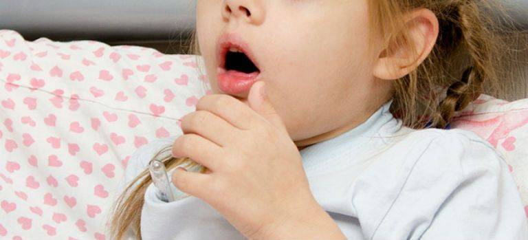 Как лечить лающий кашель у ребенка при нормальной и высокой температуре