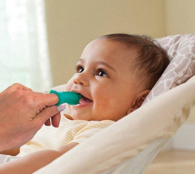 Первая зубная щетка для ребенка: критерии выбора - dentconsult.ru