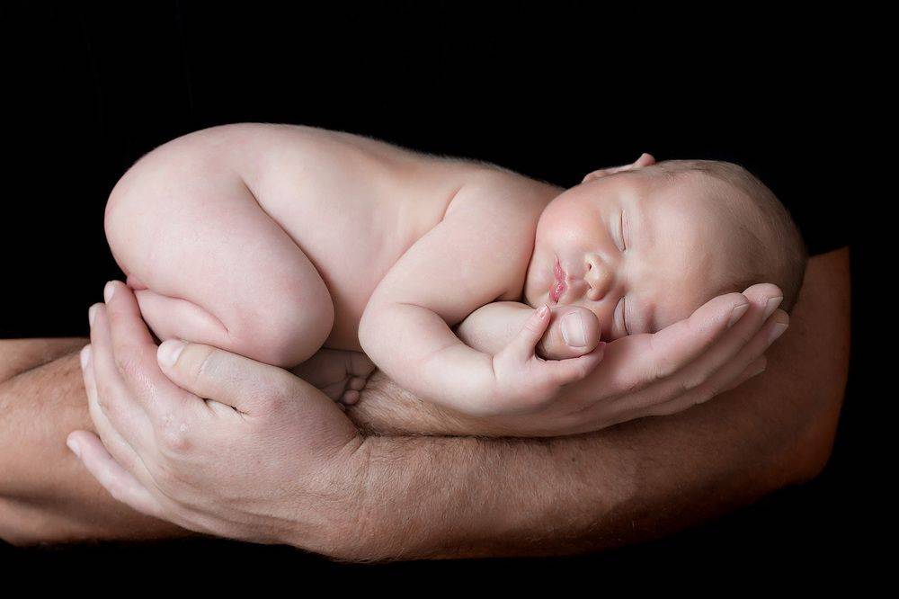 К чему снится держать ребенка на руках , cонник — младенец на руках
