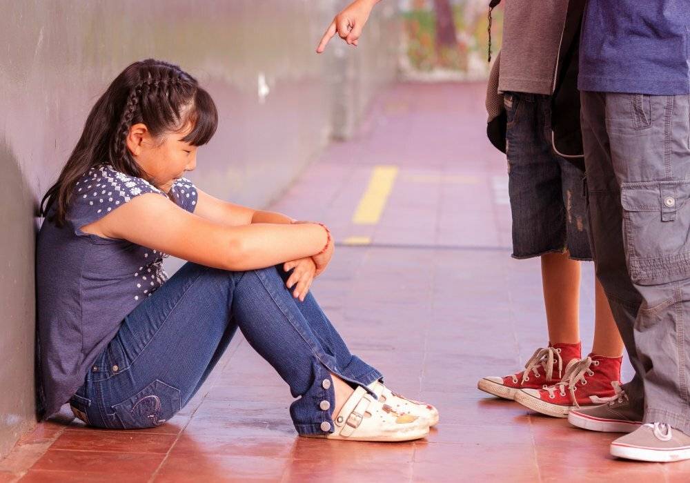 Если ребенок ни с кем не дружит: борьба с детским одиночеством