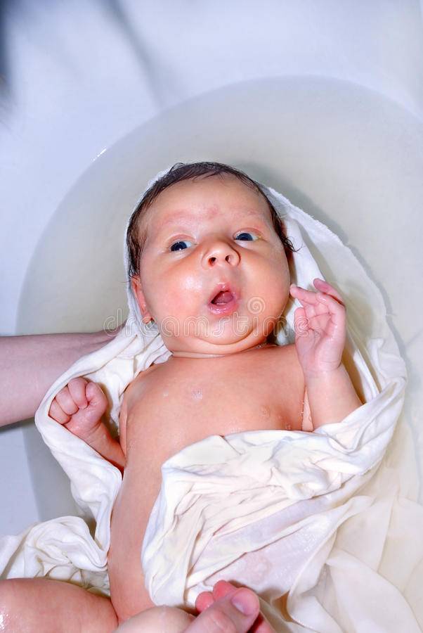 Купание ребенка - правильное купание младенца дома после роддома - причины, диагностика и лечение