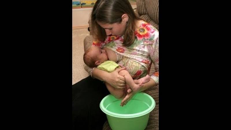 Как подмывать новорожденную девочку: полезные советы
