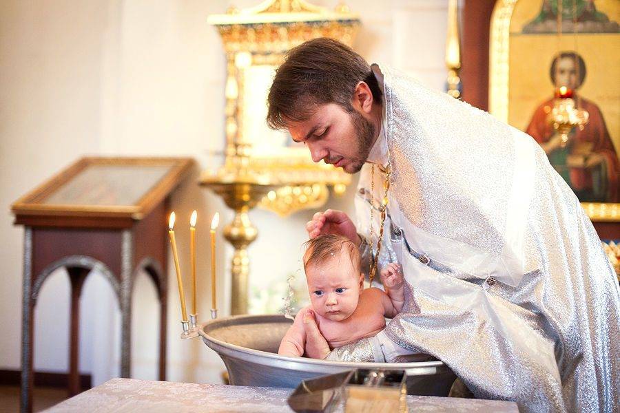 Когда можно крестить новорожденного - через сколько месяцев