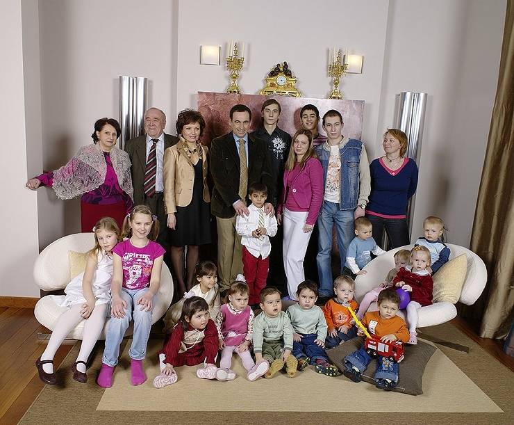 «семеро по лавкам»: самые многодетные семьи российского шоу-бизнеса