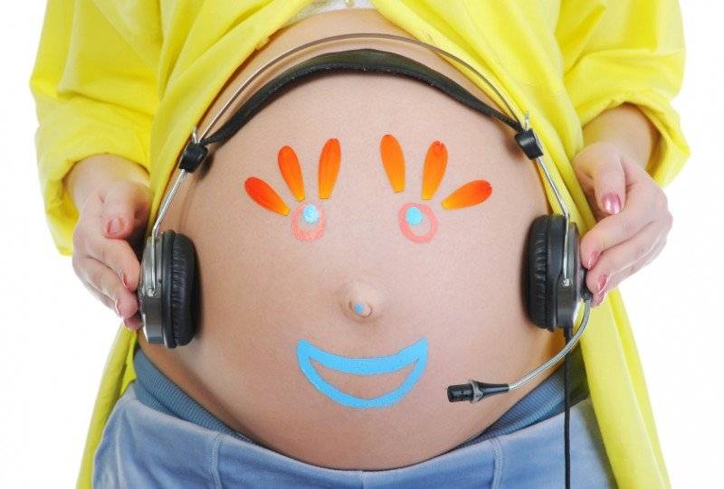 Звуки музыки: что слушать во время беременности?