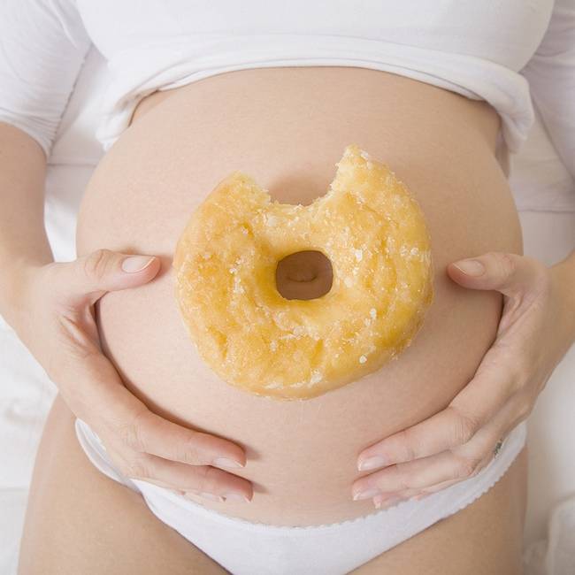 Можно ли есть сладкое во время беременности