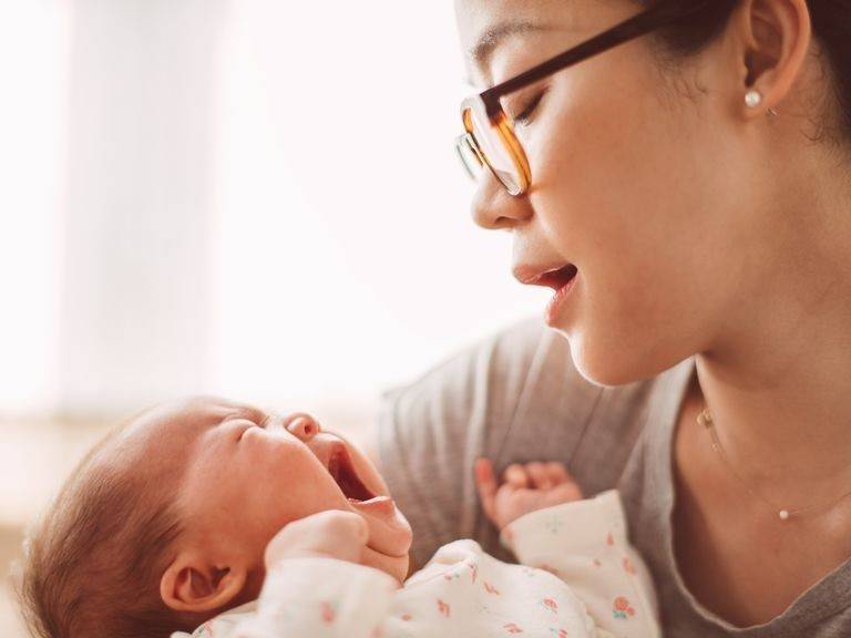 10 способов успокоить новорожденного во время истерики