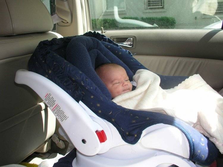 Как перевозить новорожденного в машине по правилам