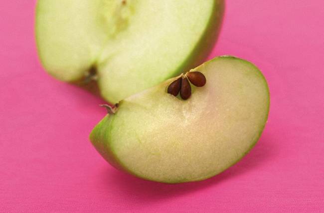 Яблоки при грудном вскармливании: зелёные, жёлтые, красные