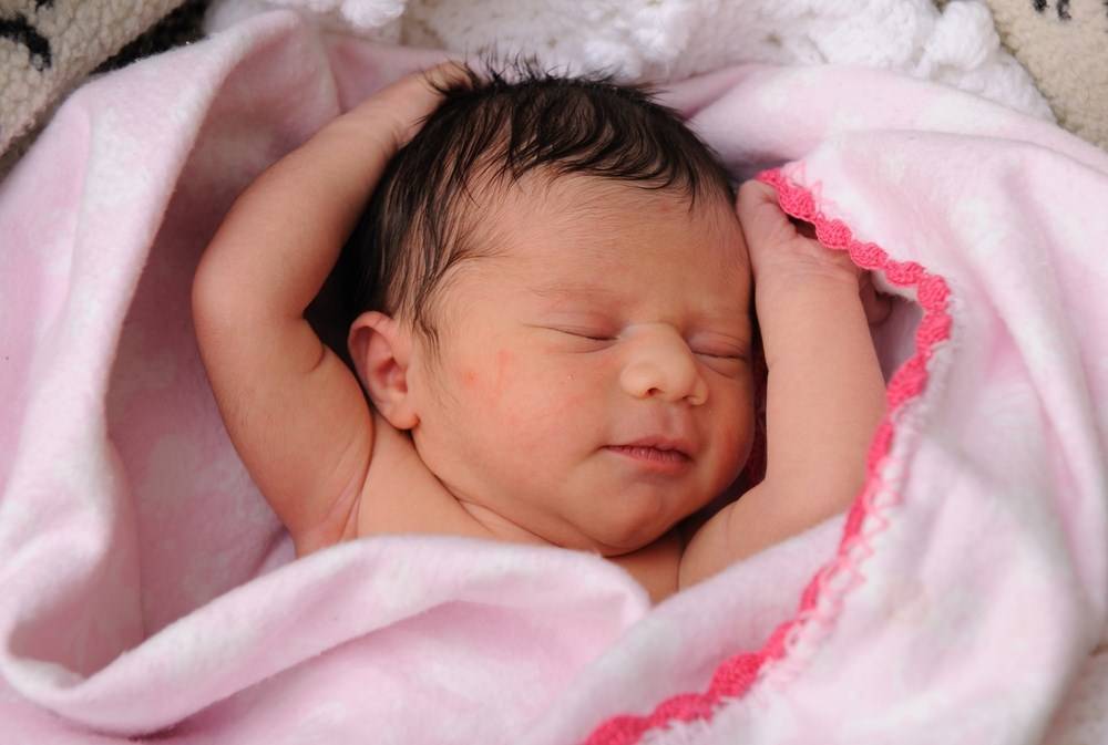 Первый месяц жизни новорожденного ребенка - особенности развития