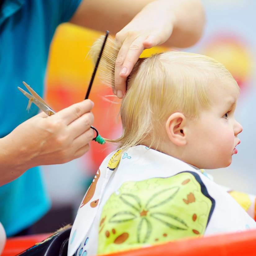 Когда можно впервые стричь ребенка, первая стрижка в парикмахерской