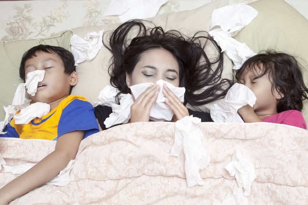Как не заразить грудного ребенка простудой если мама заболела