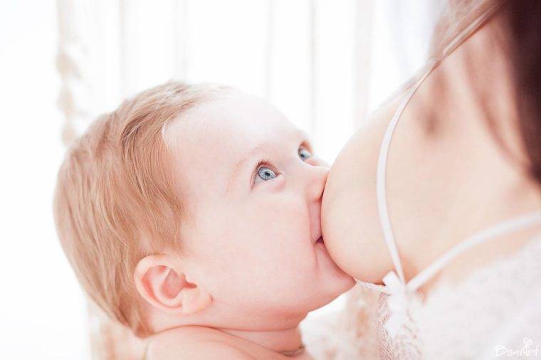 Сколько по времени ребёнок должен сосать грудь чтобы не остаться голодным — инструкция для молодых мам