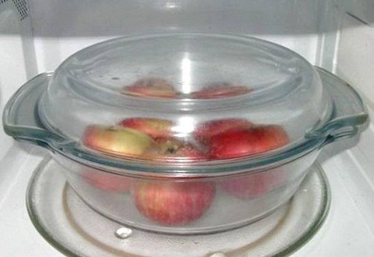 Как запечь яблоко в микроволновке, мультиварке или духовке для грудничка