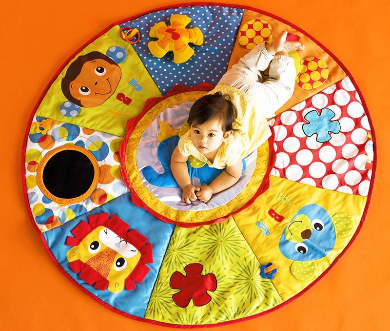 Развивающий коврик: нужен ли ребенку и когда его стоит покупать?