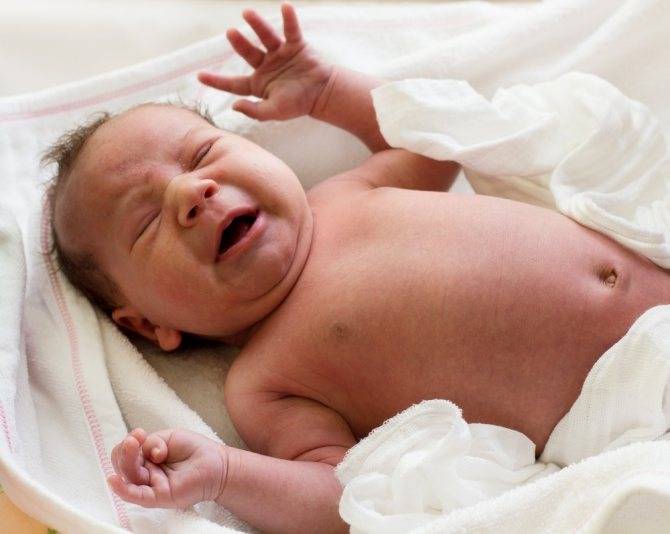 Почему трясется подбородок у новорожденного