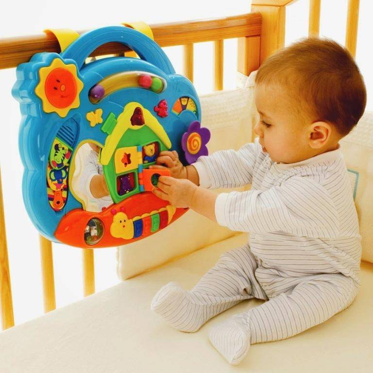 Развивающие игрушки для новорожденных: советы по выбору
