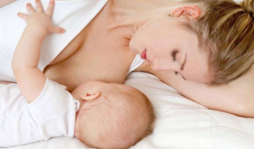 Кормить грудью не своего ребёнка