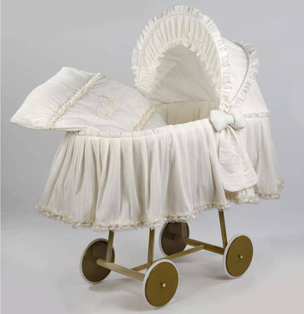 Выбор люлек и колыбелей для новорожденного: детские кроватки на колесиках
