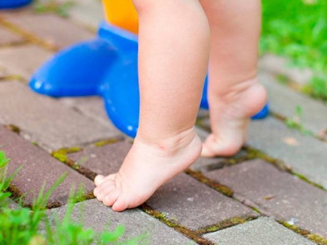 Ребенок ходит на носочках: тревожные признаки в разном возрасте, польза упражнений и гимнастики