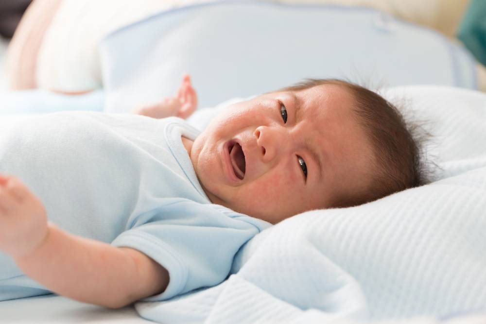 Почему новорожденные и груднички плачут во сне?