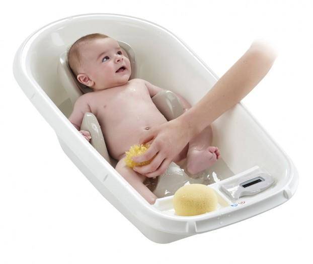 Полезный аксессуар для купания новорожденных: горки в ванночку и советы по их использованию